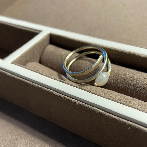 Kendra Scott Gold Spiral Ring with Pearl Accent - Picture 5 of 5